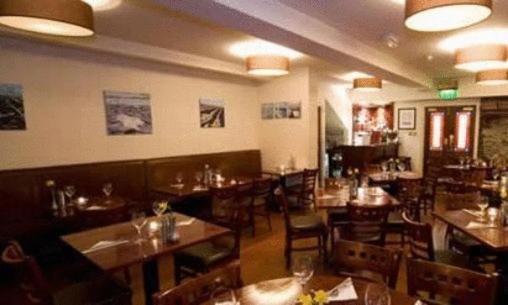 The White Lady Hotel Кинсейл Екстериор снимка