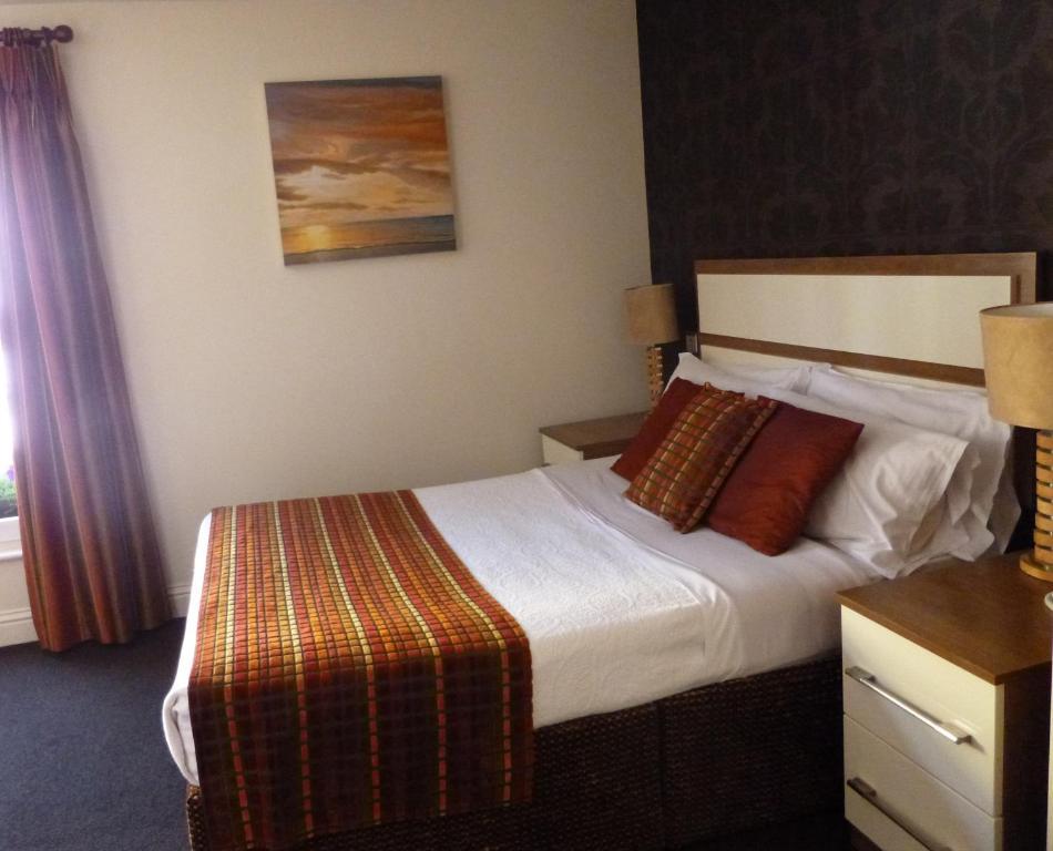 The White Lady Hotel Кинсейл Стая снимка