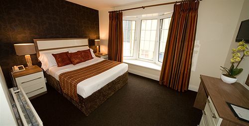 The White Lady Hotel Кинсейл Екстериор снимка