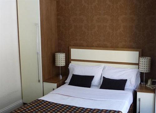The White Lady Hotel Кинсейл Екстериор снимка
